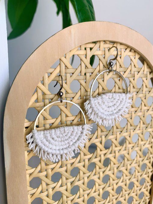 Boucles d'oreilles en macramé blanc