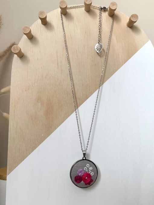 Collier broderie fleurs