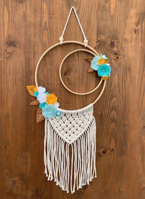 Suspension macramé et fleurs en feutrine
