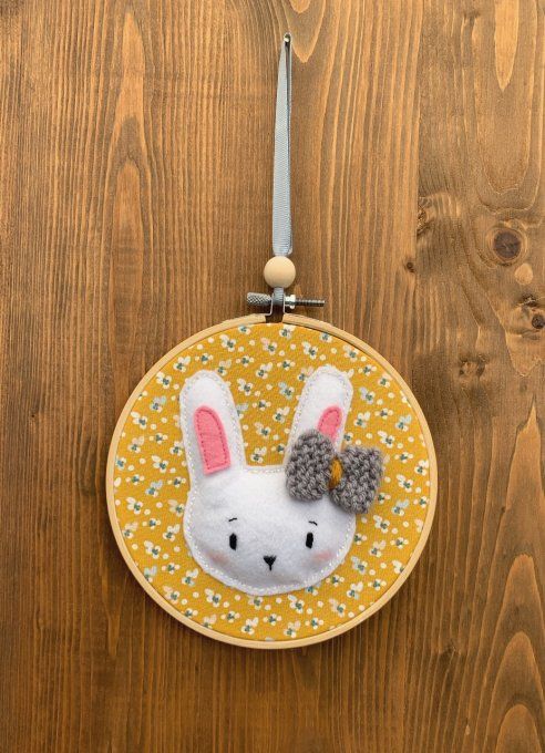 Tambour brodé lapin