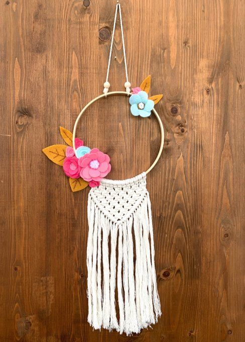 Suspension macramé et fleurs en feutrine