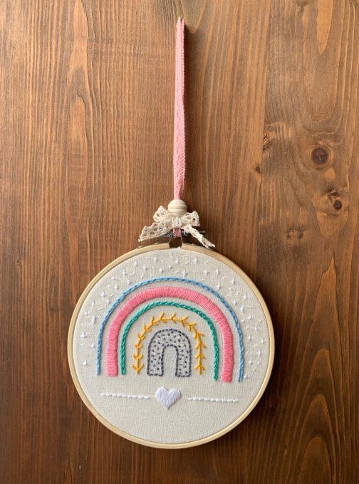 Tambour broderie arc en ciel