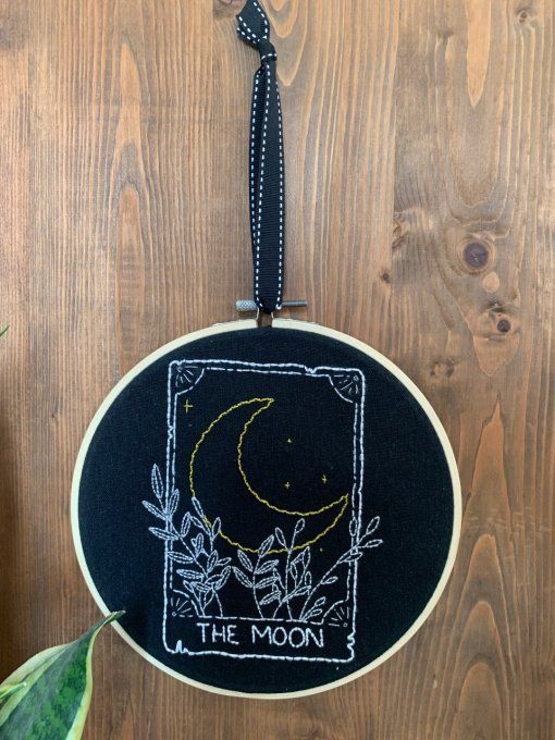 Tambour brodé carte de lune
