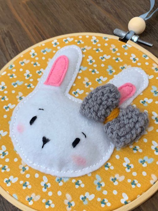 Tambour brodé lapin blanc, petit modèle 