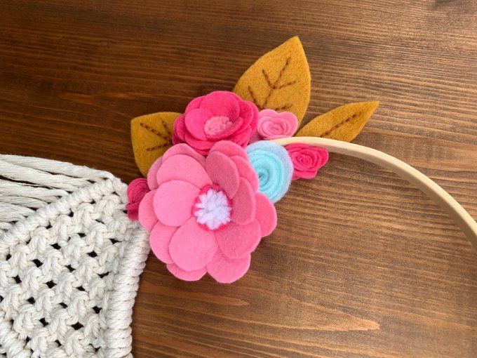 Suspension macramé et fleurs 