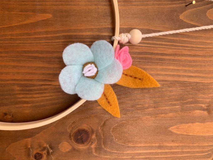 Suspension macramé et fleurs 