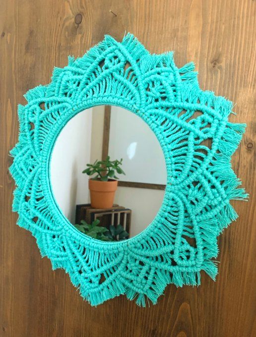 Miroir décoré en macramé, vert menthe 