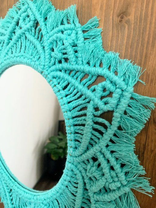 Miroir décoré en macramé, vert menthe 