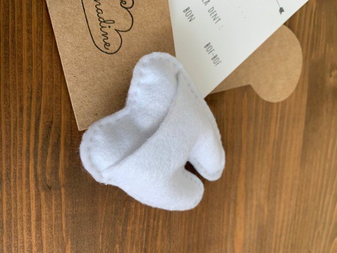 Pochette à dent "fleur" avec certificat  