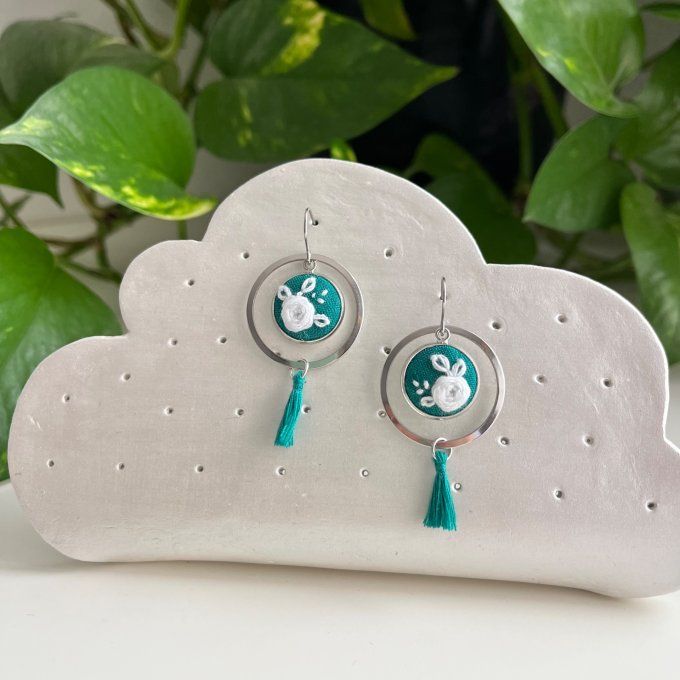 Boucles d'oreilles brodées  fleurs et cercle