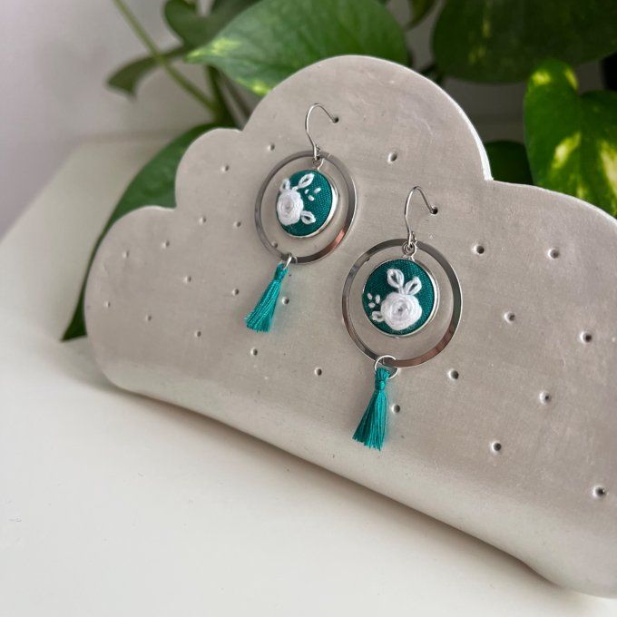 Boucles d'oreilles brodées  fleurs et cercle