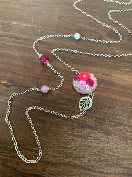 Sautoir broderie fleurs