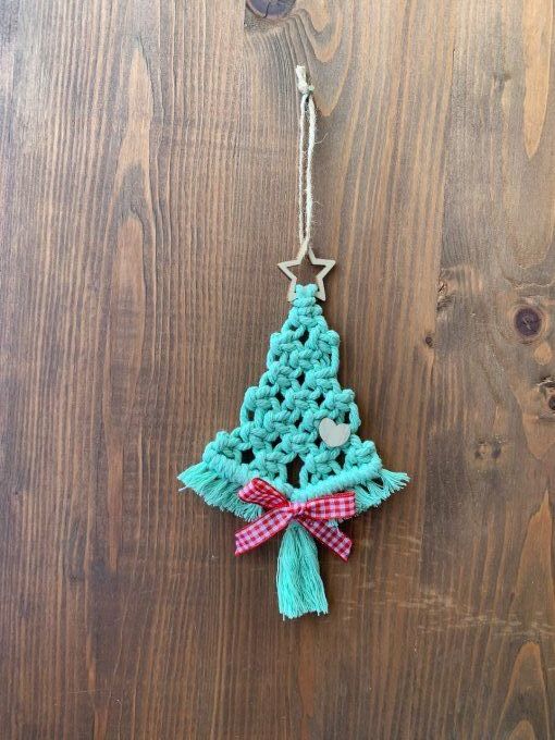 Suspension macramé sapin Noël vert clair