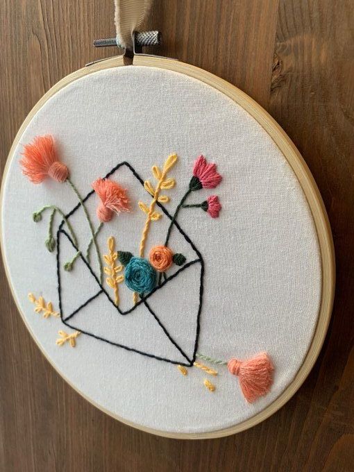 Broderie enveloppe et fleurs