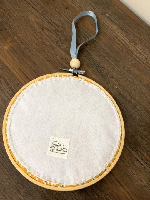 Tambour brodé lapin blanc, petit modèle 