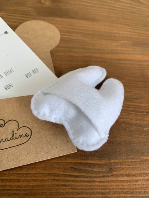 Pochette à dent "nœud papillon" avec certificat 
