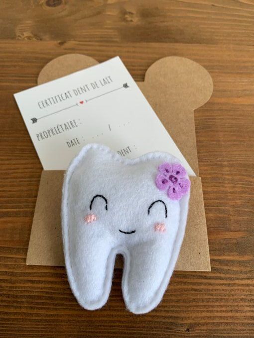 Pochette à dent "fleur" avec certificat  