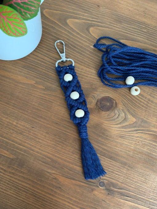Porte clé en macramé et perles 