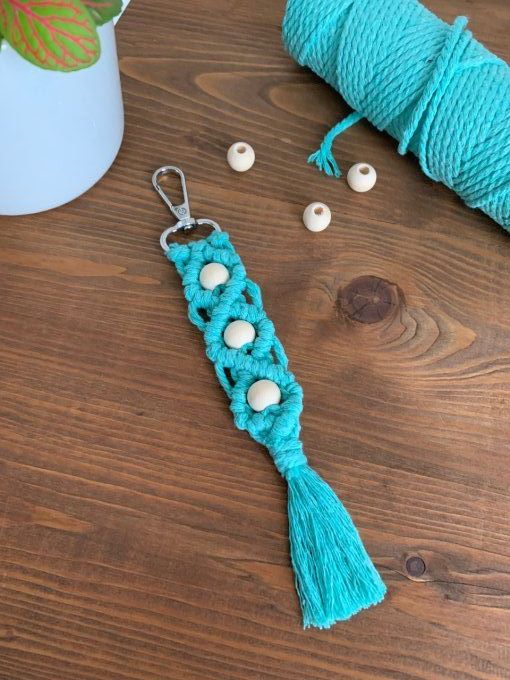 Porte clé en macramé et perles 