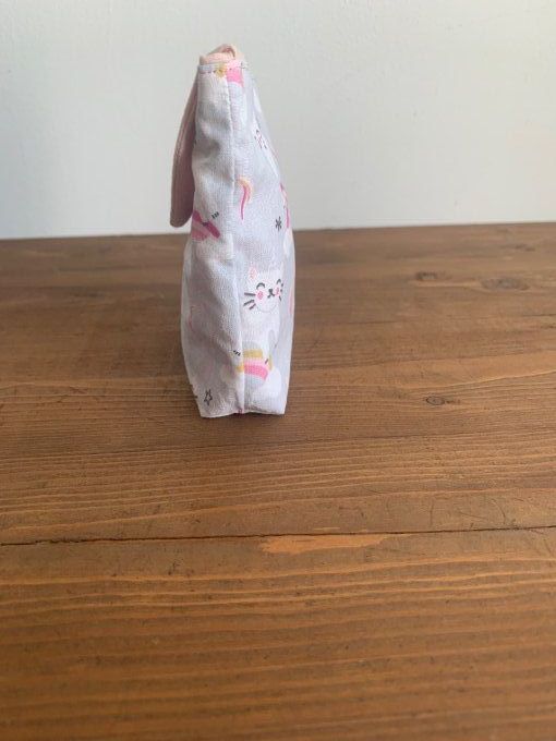 Pochette "chat licorne sur arc-en-ciel"