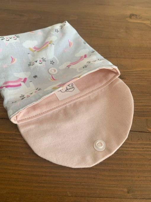 Pochette "chat licorne sur arc-en-ciel"